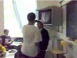 网友爆料鸭肠事件视频在线观看,视频揭露惊人真相，在线观看引热议