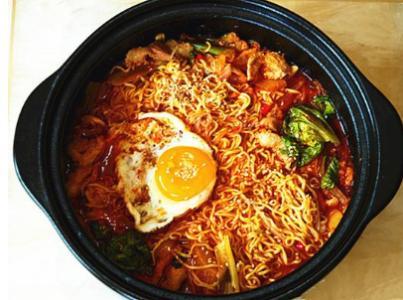 明星爆料煮泡面视频播放,煮泡面神技，一招解锁美味秘诀！